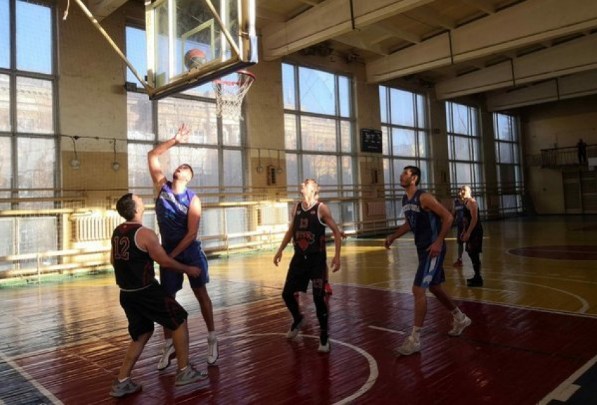 Новочеркасские баскетболисты одержали уверенную победу над сборной Батайска