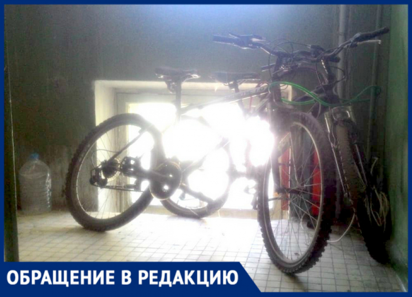 «Надоело спотыкаться о чужие кресла, коляски и велосипеды», - жители Новочеркасска