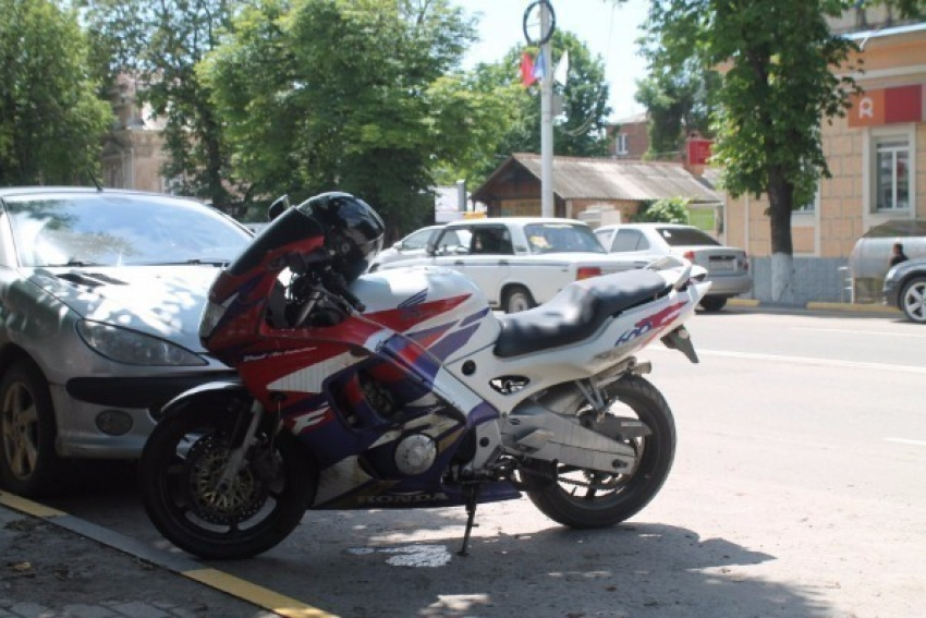В центре Новочеркасска произошло ДТП с участием мотоциклиста