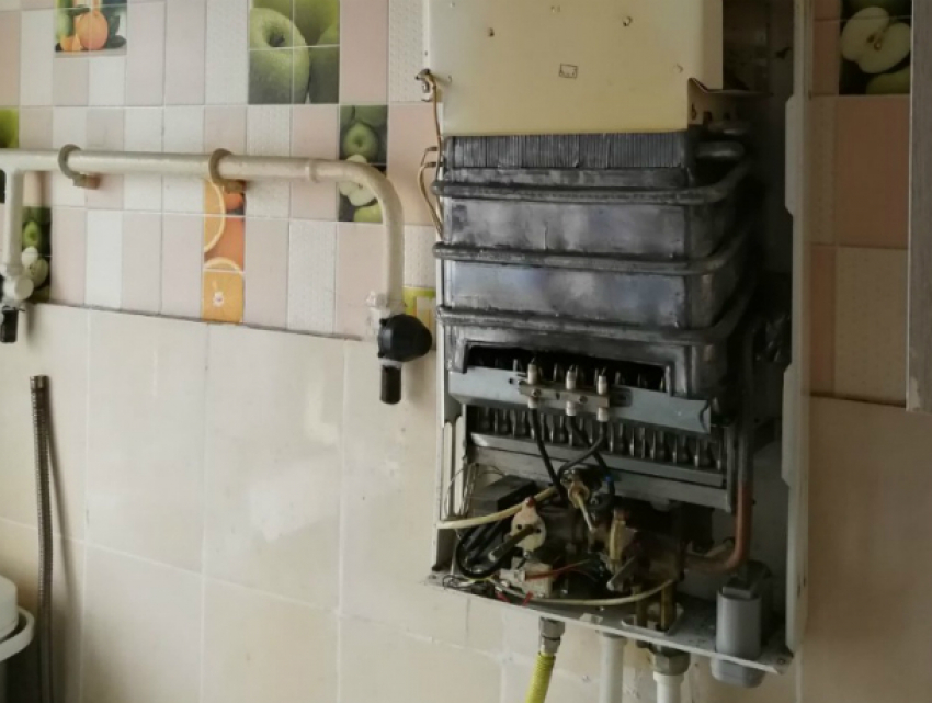 Причиной смерти молодой матери и двоих детей в Новочеркасске называют самовольный ремонт газовой колонки