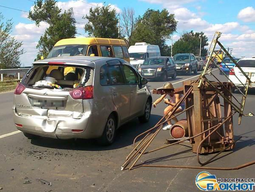 В Новочеркасске ДТП на спуске Герцена парализовало движение на несколько часов