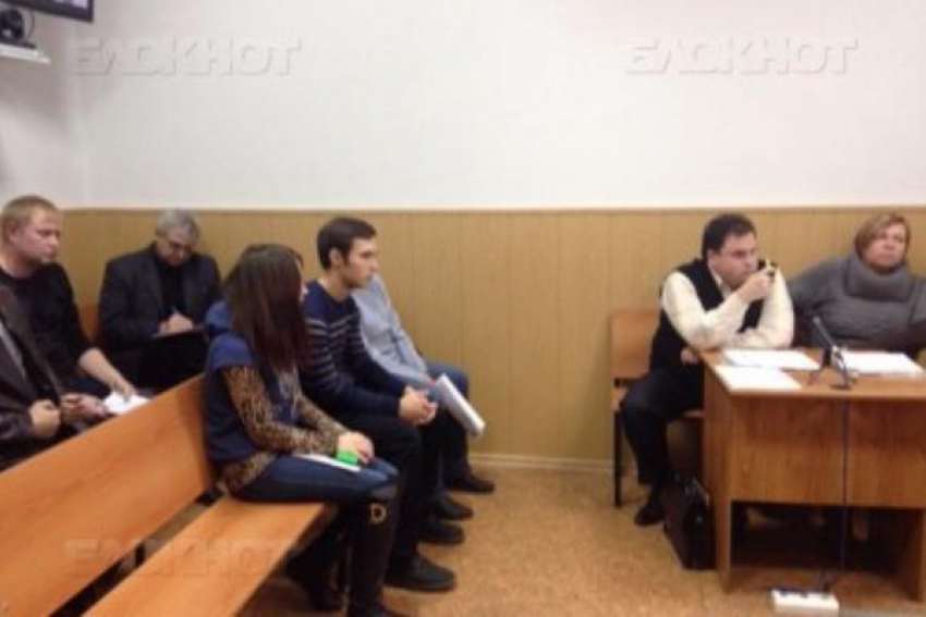 Суд ужесточил наказание подросткам, осквернившим могилу старушки