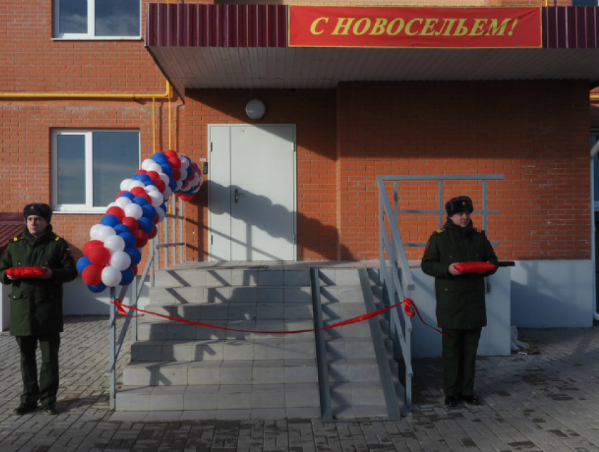  Военнослужащие 150 мотострелковой дивизии получили ключи от новых квартир в Новочеркасске