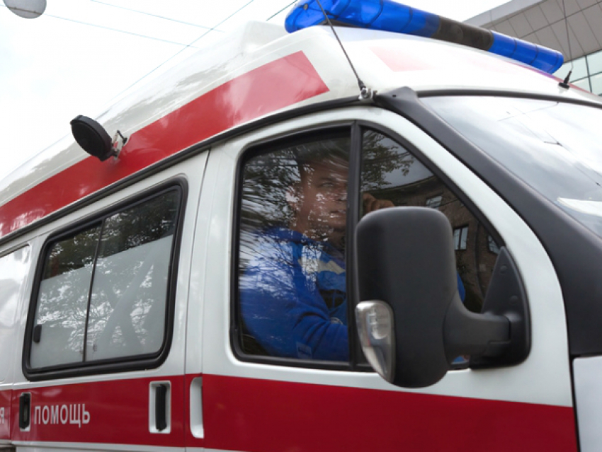 Мужчина попал под колеса Honda и получил тяжелые травмы в Новочеркасске