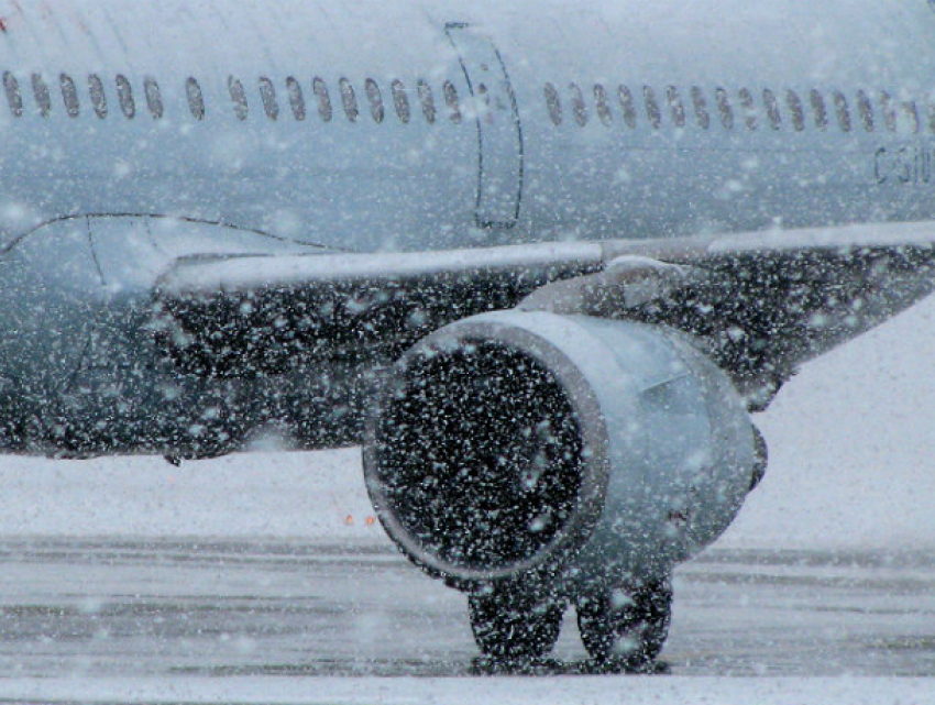 Шесть авиарейсов задержаны в аэропорту «Платов» под Новочеркасском из-за сильнейшего снегопада