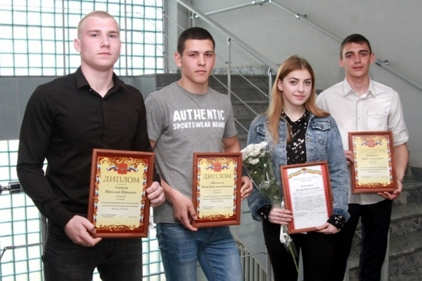 Лучших дружинников наградили в администрации Новочеркасска