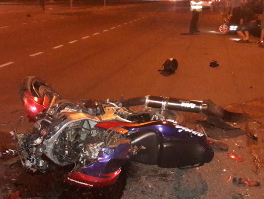 В Новочеркасске протаранивший иномарку мотоциклист попал в больницу