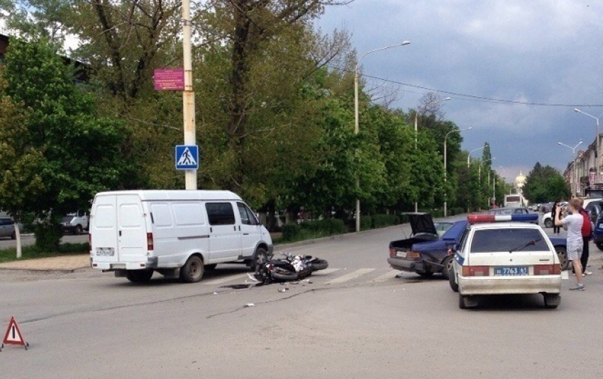 В Новочеркасске произошло ДТП с участием мотоцикла и «Мерседеса»