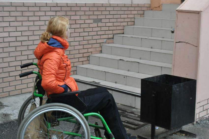 Прокуратура Новочеркасска привлекла к ответственности руководство «не доступных» инвалидам-колясочникам  медучреждений