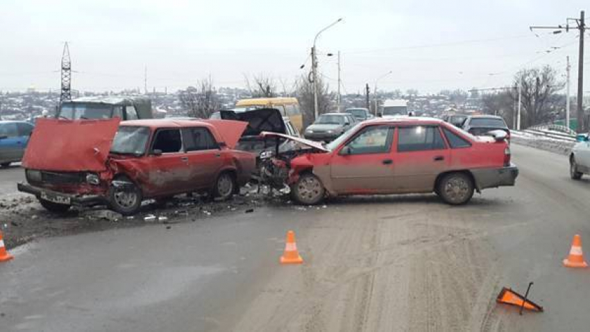 В тройном ДТП в Новочеркасске пострадали 2 человека