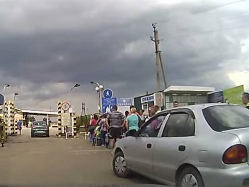 За две недели в Ростовскую область прибыли более 100 тысяч жителей Украины. Видео