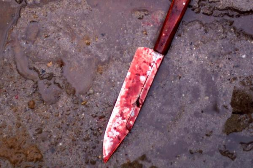 В Новочеркасске подростки ранили мужчину ножом и попытались его ограбить