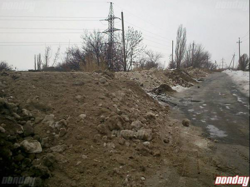 Новочеркасские коммунальщики свозят снег из центра города в Епифановку