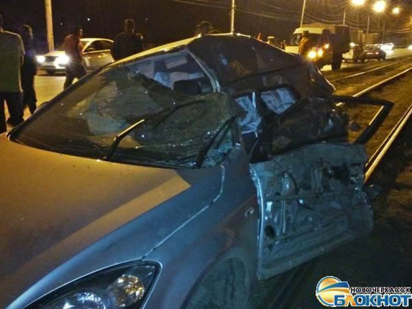 В Новочеркасске в ДТП с грузовиком погиб водитель легкового автомобиля. ВИДЕО