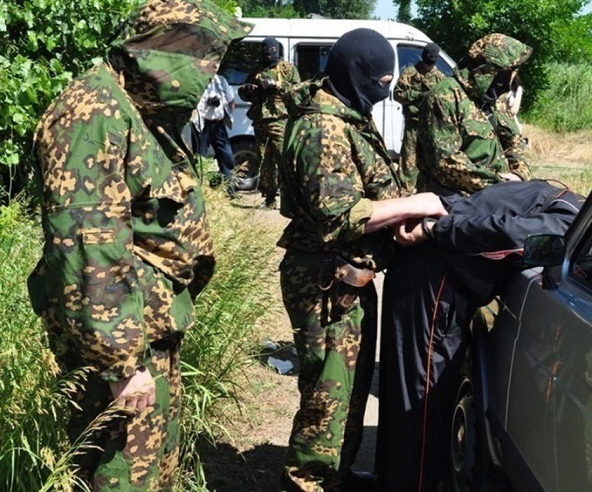 Наркополицейские «накрыли» группу наркоторговцев, поставлявших героин из Таджикистана в Новочеркасск