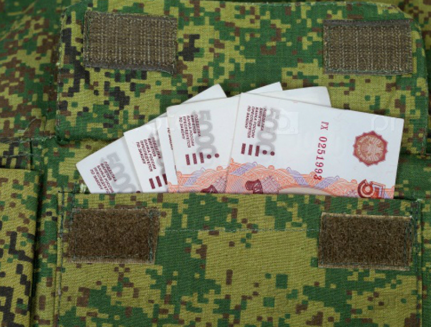 В Новочеркасске аферист в форме торговал мифическими медалями и удостоверениями ветеранов