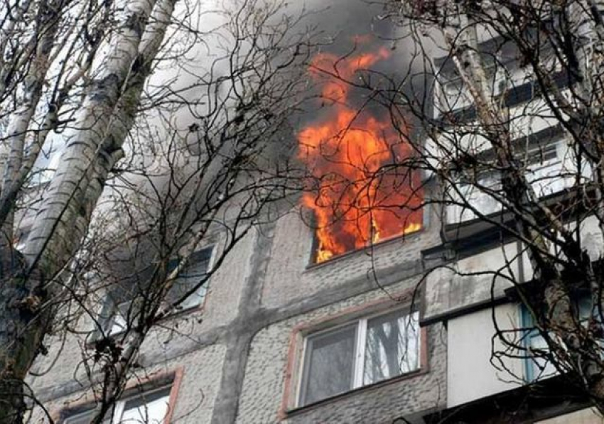  В Новочеркасске сгорела квартира в пятиэтажке