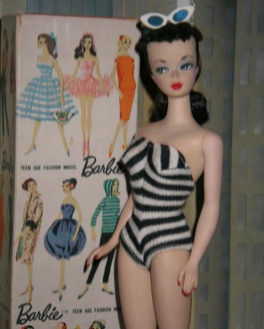 60 лет назад на прилавках появились  первые Барби