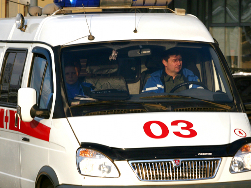 Женщина и ребенок оказались в больнице после ДТП на улице Новочеркасска