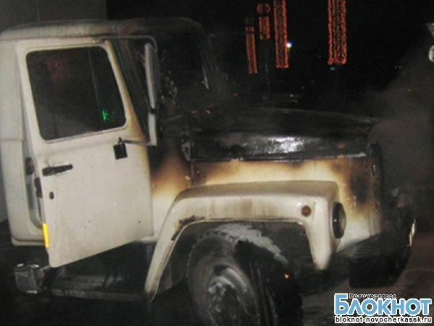 В Новочеркасске за ночь сгорели три автомобиля, еще один удалось спасти